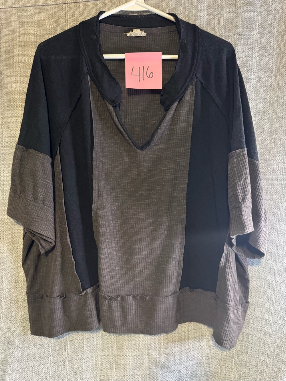 POL Colorblock V‑Neck Tunic Top - Black & Brownish Gray